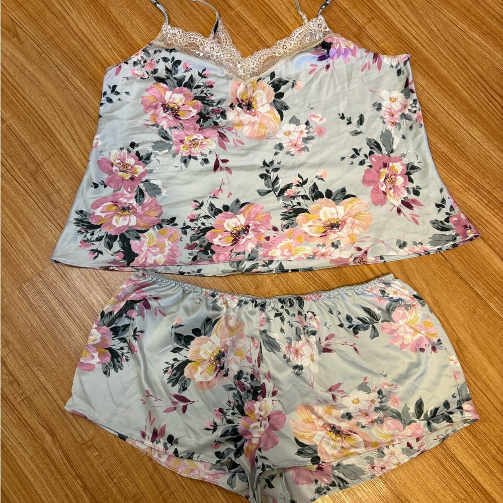 Lilac & London Women’s XL 2 Piece Blue Floral Lace Cami & Shorts‎ Sleep Set